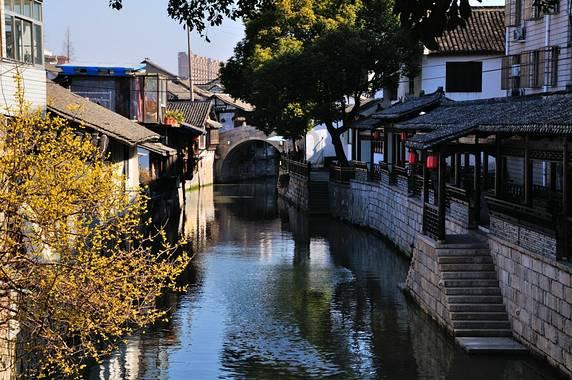 逃离遗弃的建筑4